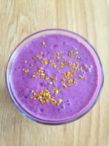 blackberry smoothie with bee pollen "sprinkles"